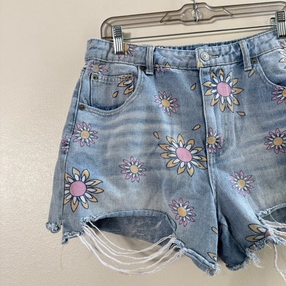 No Boundaries Cut Off Jean Shorts Festival Flower Floral size 13 31” Waist - Picture 3 of 5